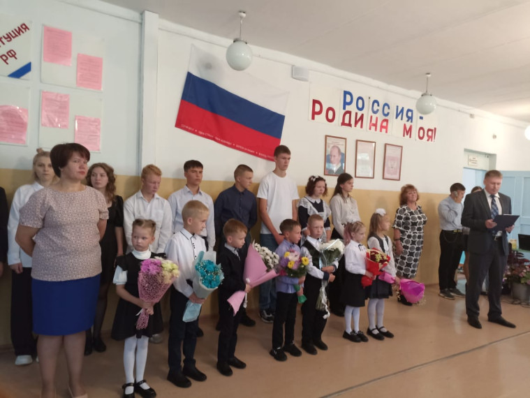 1 сентября, прошла праздничная линейка в МКОУ СОШ с.Ильинского..