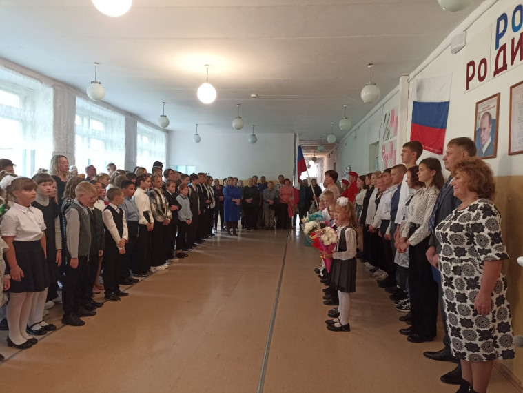 1 сентября, прошла праздничная линейка в МКОУ СОШ с.Ильинского..